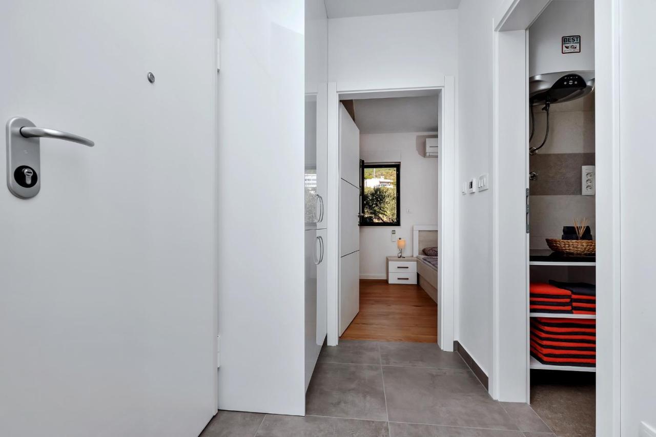 Luxury Apartment Sidro With Free Beach Parking Макарська Екстер'єр фото