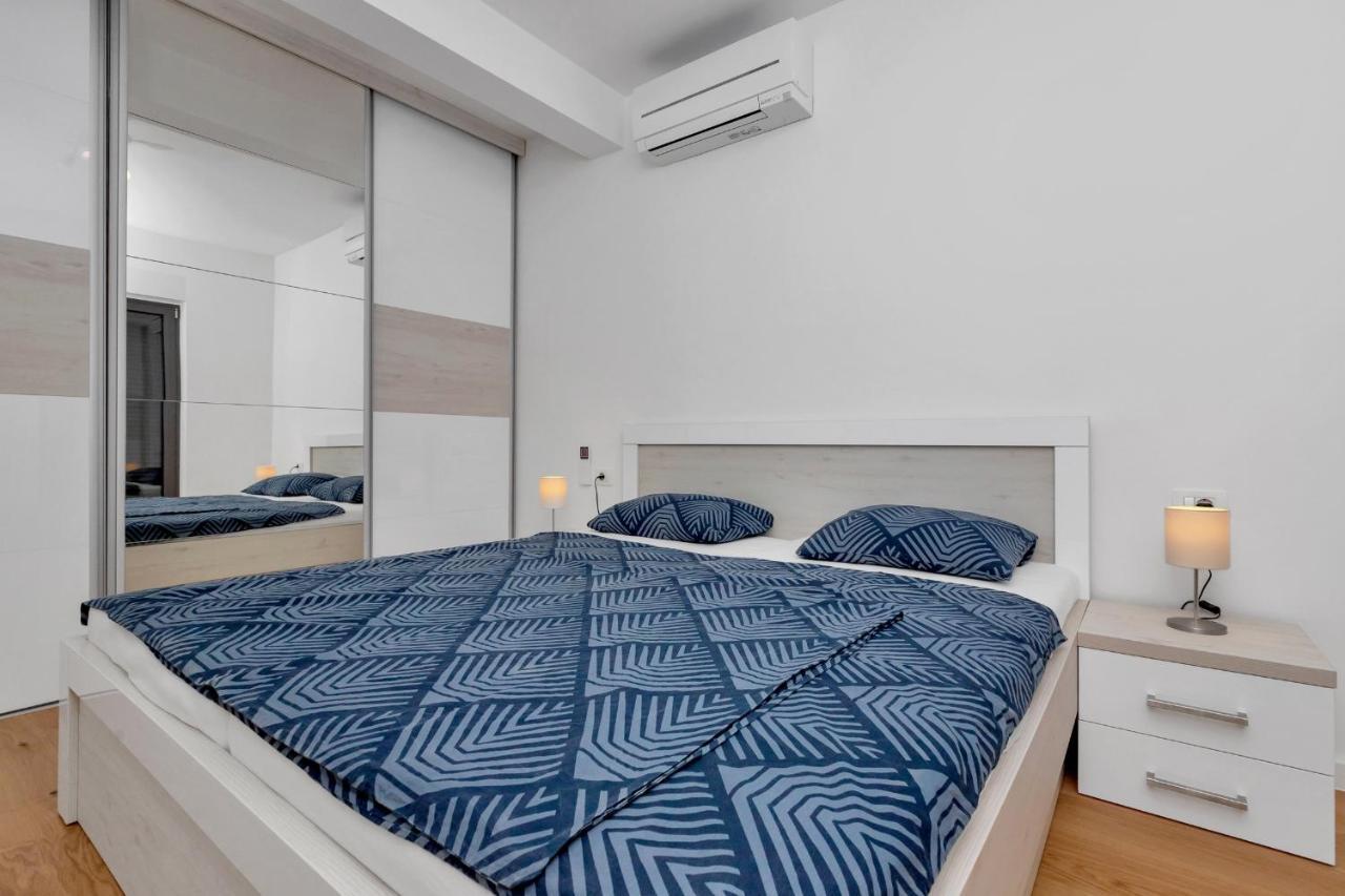 Luxury Apartment Sidro With Free Beach Parking Макарська Екстер'єр фото