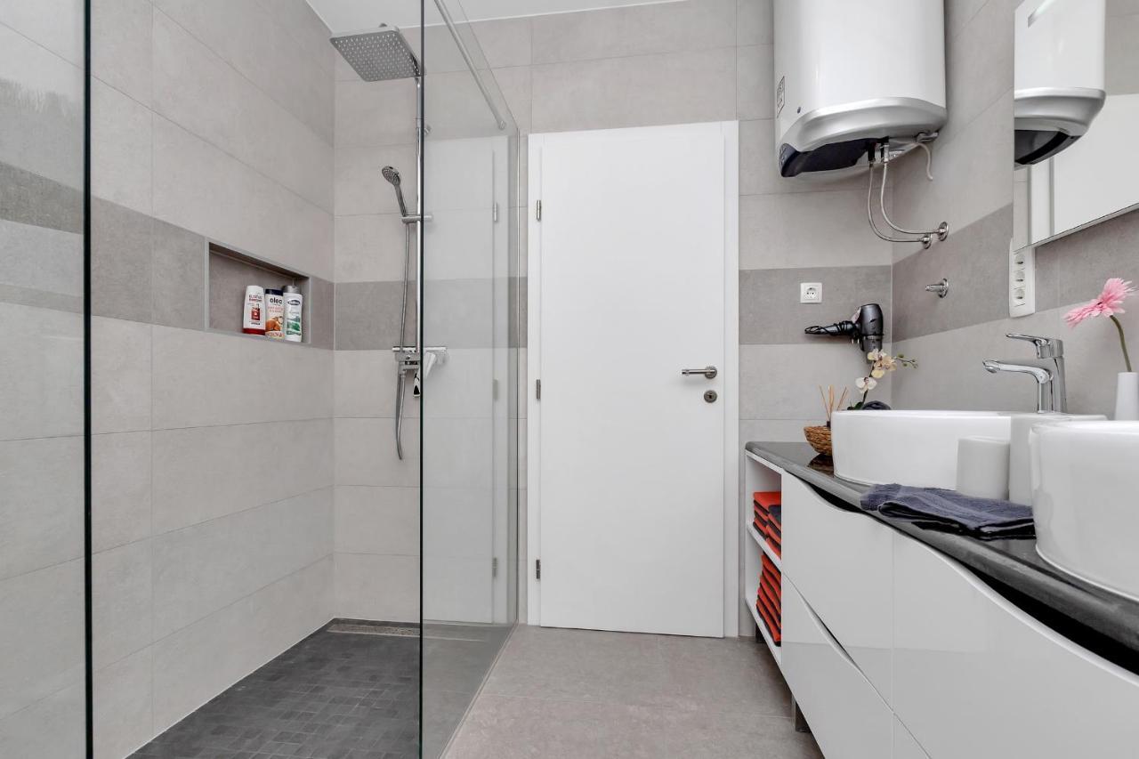 Luxury Apartment Sidro With Free Beach Parking Макарська Екстер'єр фото