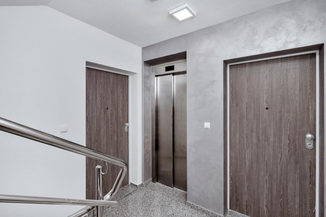 Luxury Apartment Sidro With Free Beach Parking Макарська Екстер'єр фото