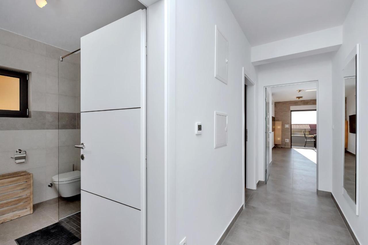 Luxury Apartment Sidro With Free Beach Parking Макарська Екстер'єр фото