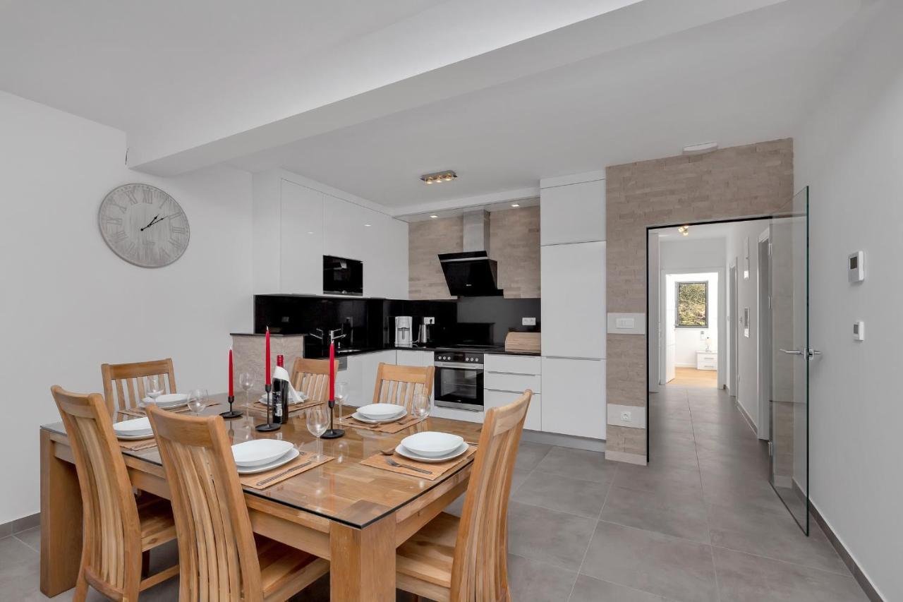 Luxury Apartment Sidro With Free Beach Parking Макарська Екстер'єр фото