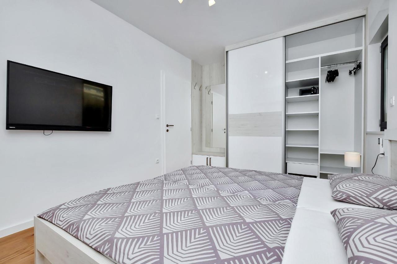 Luxury Apartment Sidro With Free Beach Parking Макарська Екстер'єр фото