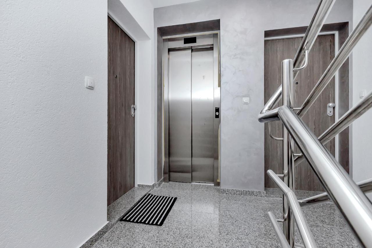 Luxury Apartment Sidro With Free Beach Parking Макарська Екстер'єр фото