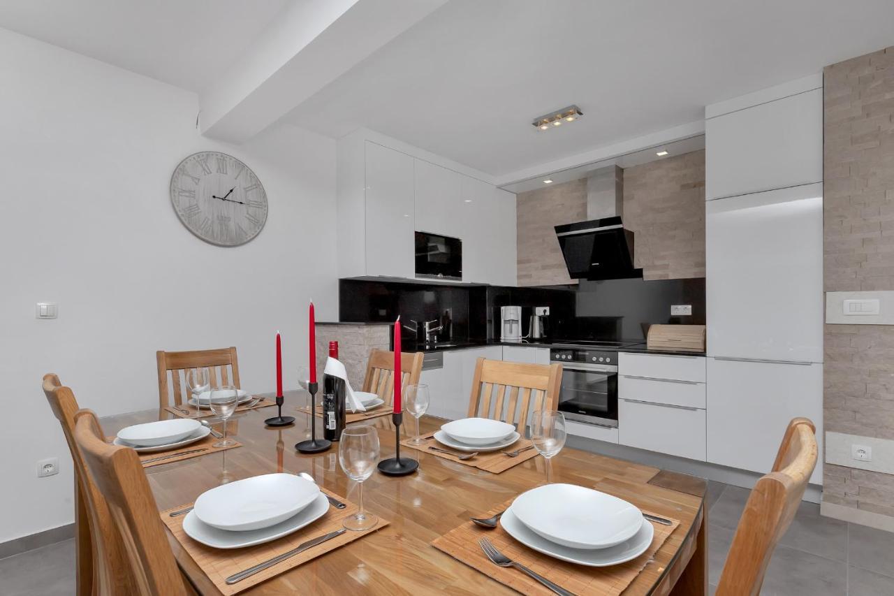 Luxury Apartment Sidro With Free Beach Parking Макарська Екстер'єр фото